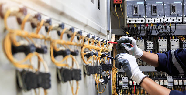 Professional Electrician technician working in East Palo Alto, CA